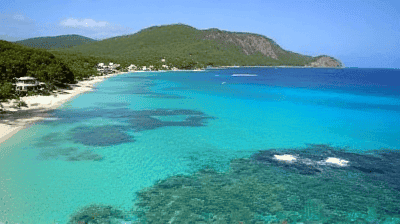 Island-Hopping the Grenadines: From St. Vincent to Mustique – Secret Beaches & Luxury Yacht Stops